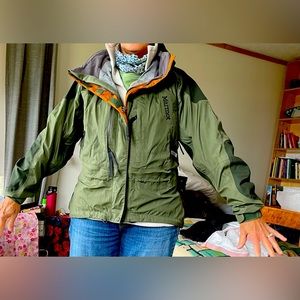 Marmot shell, great for winter activities. Women’s Medium